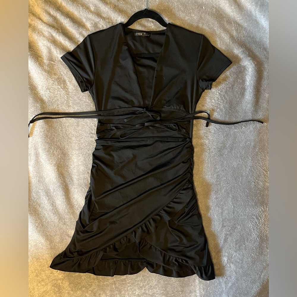 Black slim ties in the front dress